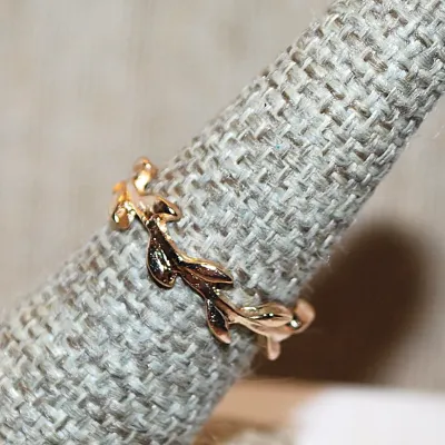 Size 7 Infinity Style "BRANCH" RING in Gold Tone Setting (1.7g)