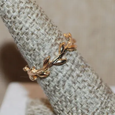 Size 7 Infinity Style "BRANCH" RING in Gold Tone Setting (1.7g)