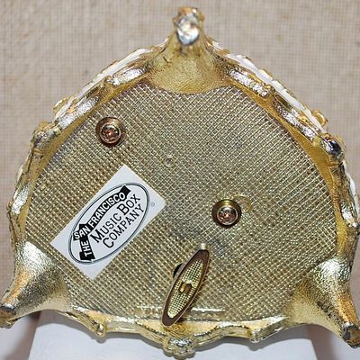Heart Shape HINGED Trinket/Music Box Combo 3 ¾" L x 3½" W x 2¼" H -- Plays "HAPPY BIRTHDAY" -- "The San...