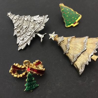 Holiday Brooch pin lot