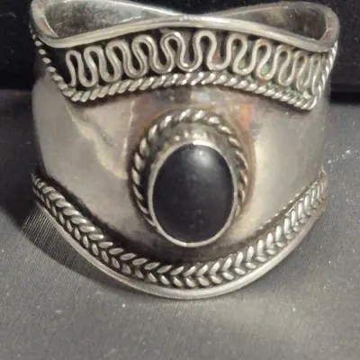 Sale Photo Thumbnail #12: Beautiful flawless sterling silver .925 mark onyx gemstone 
size:   6.5 ring
marked 925 at inside rim bottom