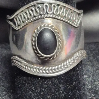 Sale Photo Thumbnail #10: Beautiful flawless sterling silver .925 mark onyx gemstone 
size:   6.5 ring
marked 925 at inside rim bottom