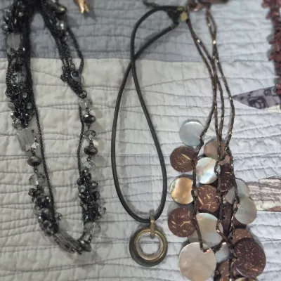 Sale Photo Thumbnail #135: Lot 12 Fashionable NECKLACES ~ all ready to Resell !!!!!!!!!!!!!!!!!!!!!!!!!!
various lengths, asst. styles......
ALL perefect condition