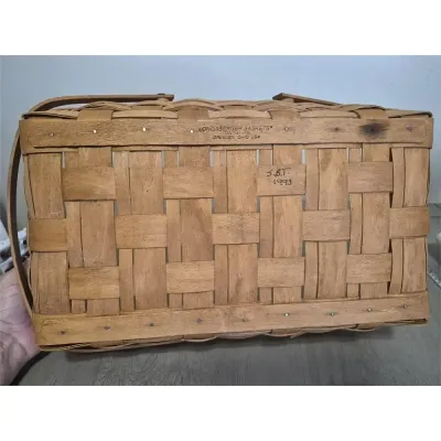 Sale Photo Thumbnail #184: Longaberger Double Swing Handle Large Gathering Basket 16" X 12" Signed 1993
with 2 swing handles.

Basket in Vg condition, no damage, broken spines. Scuffs commensurate with age and vintage.
Handles are excellent, low usage if any, no stains

Dimensions
