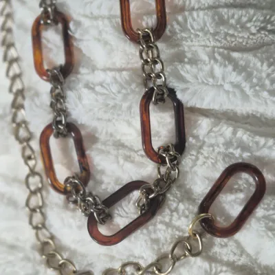 Sale Photo Thumbnail #206: The Limited Goldtone Paperclip Chain Necklace 36 in + ext.
> faux tortoise shell paperclips 15 total
> extension is 20" with end paperclip;;;;;; lobster closure
> chain is antique gold tone......paperclips are deep tortoise.
Great belt and no cheaply made