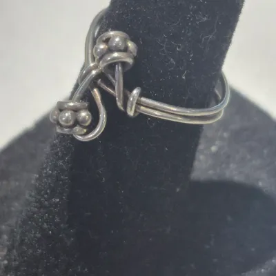 Sale Photo Thumbnail #320: Vintage Ring tested 925 STERLING SILVER Size 4 Wire Band 
excellent condition, cleaned and toned to luster.
WGT: 1.36g //////size 4 adjustable