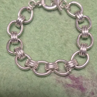 Sale Photo Thumbnail #341: Chaps silver tone link bracelet with toggle clasp....marked
Condition is Pre-owned.......excellent