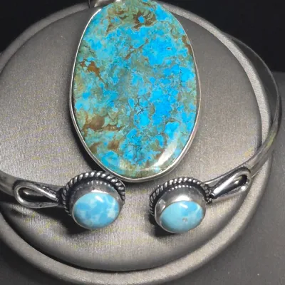 Sale Photo Thumbnail #352: Navajo Sterling Silver Blue Spiderweb Turquoise Necklace Pendant & Cuff Bracelet
> pendant marked 925, on sterling continuous chain 18'
> stone set in sterling bezel
> cuff bracelet has 2 turquoise stones at opening.
great set