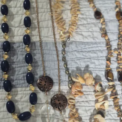 Sale Photo Thumbnail #357: Lot 12 Fashionable NECKLACES ~ all ready to Resell !!!!!!!!!!!!!!!!!!!!!!!!!!
various lengths, asst. styles......
ALL perefect condition