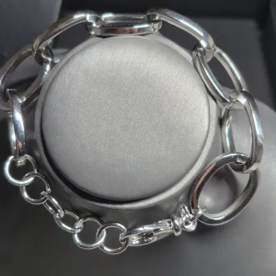 Sale Photo Thumbnail #383: Vintage Ralph Lauren "walkway line" Bracelet ~ marked Italy
> 8" overall length, weighty bracelet w/ oblong rings w/ graduated extention
> tag marked Italy