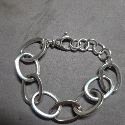 Sale Photo Thumbnail #384: Vintage Ralph Lauren "walkway line" Bracelet ~ marked Italy
> 8" overall length, weighty bracelet w/ oblong rings w/ graduated extention
> tag marked Italy