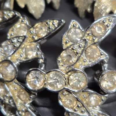 Sale Photo Thumbnail #393: Vintage 1950s Sarah Coventry Rhinestone Bracelet: Silver Leaf Jewelry & Leaf Earrings
> bracelet is 3 rows of rhinestones, secure snap clasp w/ safety ext.
> Earrings are Emeco clip ons
both in super fine condition