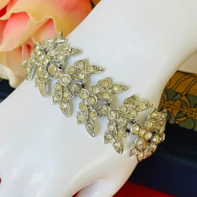 Sale Photo Thumbnail #392: Vintage 1950s Sarah Coventry Rhinestone Bracelet: Silver Leaf Jewelry & Leaf Earrings
> bracelet is 3 rows of rhinestones, secure snap clasp w/ safety ext.
> Earrings are Emeco clip ons
both in super fine condition