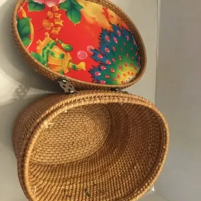 Sale Photo Thumbnail #462: 70's Woven Straw Handbag ~ converted original tea caddy
Interior section just needs large stitches cut and preform insert removed
We left it original as shown, but an simple conversion.
All parts are original and the weaving basket in perfect condition, n