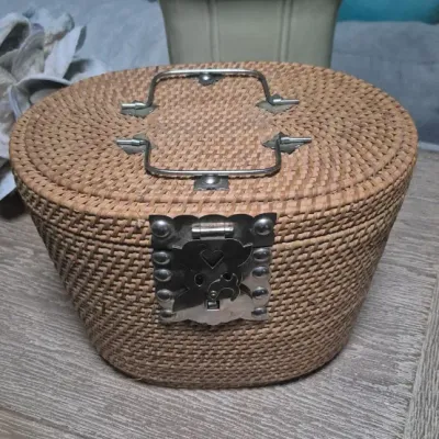 Sale Photo Thumbnail #455: 70's Woven Straw Handbag ~ converted original tea caddy
Interior section just needs large stitches cut and preform insert removed
We left it original as shown, but an simple conversion.
All parts are original and the weaving basket in perfect condition, n