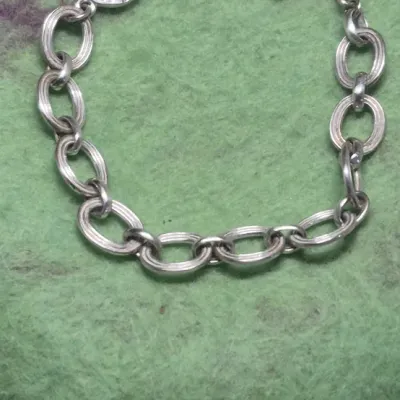 Sale Photo Thumbnail #471: Ralph Lauren CHAPS silver tone Toggle Clasp BRACELET ~ marked
size; 7.5" long
well preserved pre-owned and taken care : no scratches or damage
Toned to restore luster