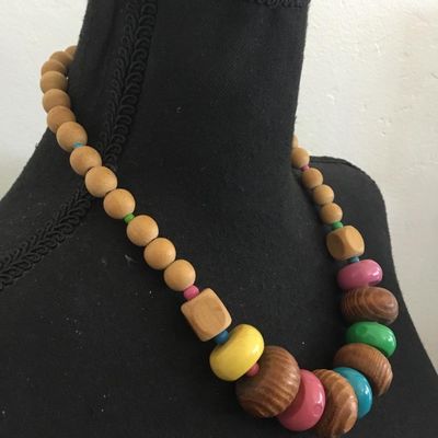 Cute vintage wooden bead necklace