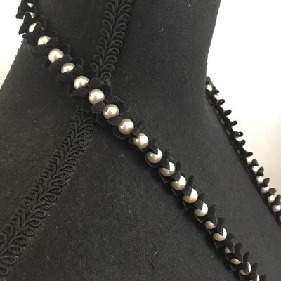 Cute faux pearl black flower necklace