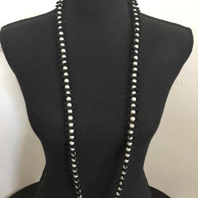 Cute faux pearl black flower necklace