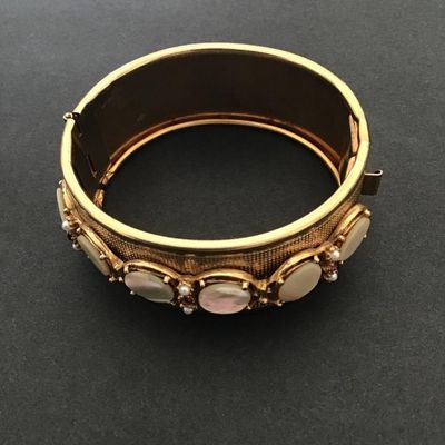 Beautiful vintage gold tone cuff with Mother of Pearl