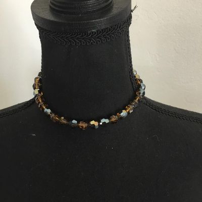 Beautiful vintage, faceted, crystal or glass bead choker necklace