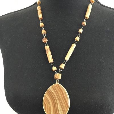 Beautiful vintage hand carved shell statement necklace