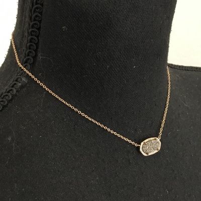 Beautiful Kendra Scott necklace. Excellent condition.