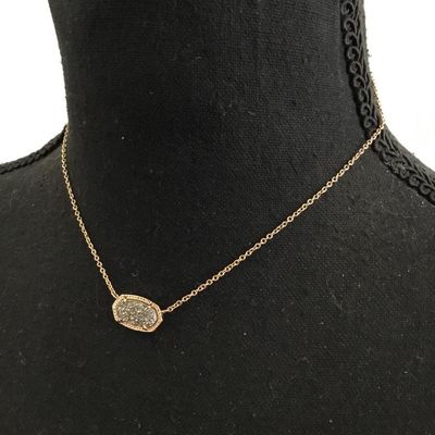 Beautiful Kendra Scott necklace. Excellent condition.