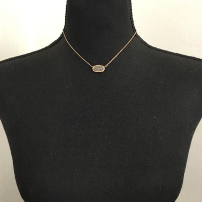 Beautiful Kendra Scott necklace. Excellent condition.