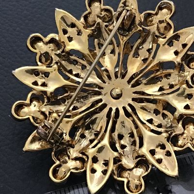 White Glass Rhinestone in Gold Tone Starburst Vintage Brooch