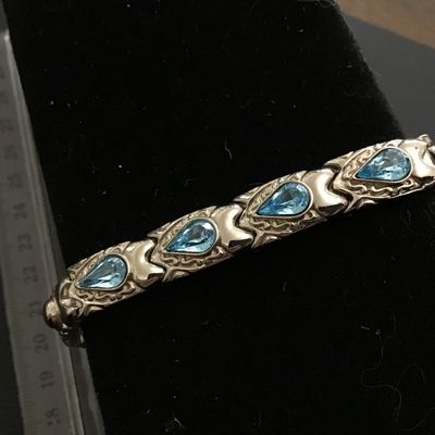 Nice Quality Blue Tear Drop Center Stones Set in Silver Tone flip over Clasp