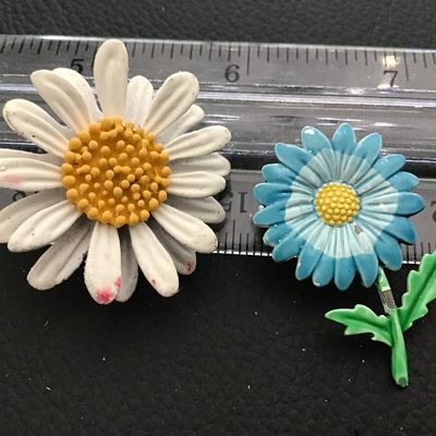 Daisy pin lot