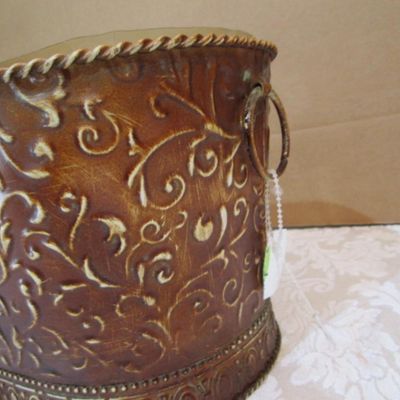 Sale Photo Thumbnail #71: Planter bucket has plastic liner and is 13" long x 7" wide x 6" tall, See pictures
