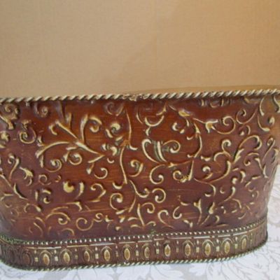Sale Photo Thumbnail #70: Planter bucket has plastic liner and is 13" long x 7" wide x 6" tall, See pictures