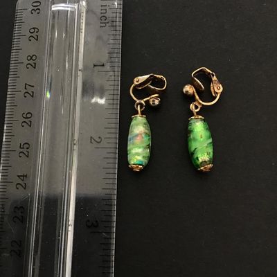 Pretty vintage green art glass earrings