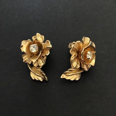 Gold tone Coro flower clip on earrings