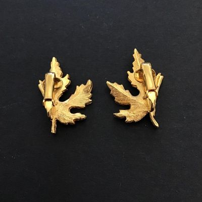 Beautiful vintage enamel leaf clip on earrings