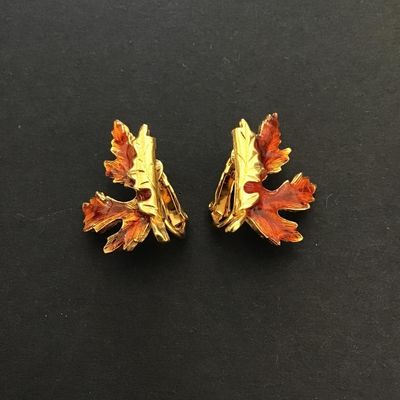 Beautiful vintage enamel leaf clip on earrings