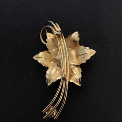 Gold tone flower brooch with stone and faux pearl