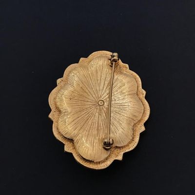 Vintage gold tone brooch