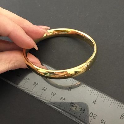 Beautiful very nice vintage Monet, gold toned Bengal hinged bracelet. Excellent condition.