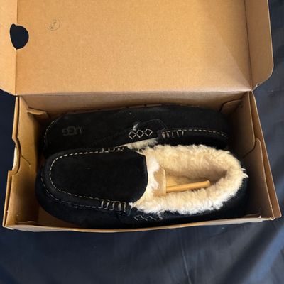 Ugg Indoor slippers size 6