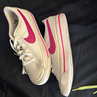 Girls Nike shoes size 5Y