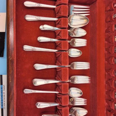 1847 Rogers Bros. / 1881 Rogers (Oneida) Stainless Flatware Set in Wooden Case