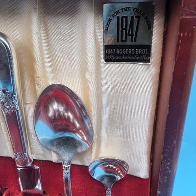 1847 Rogers Bros. / 1881 Rogers (Oneida) Stainless Flatware Set in Wooden Case