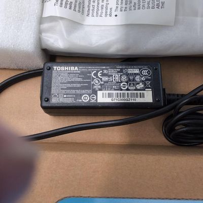 Toshiba boxed item with Toshiba AC adapter (PA5177U-1ACA / G71C000GZ110)
