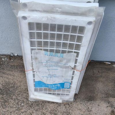 Home Essentials White Plastic Stacking Shelf Panels with Support Posts (lot)
