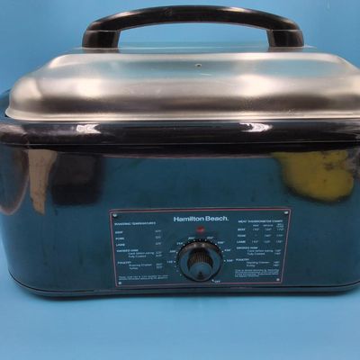 Hamilton Beach Electric Roaster Oven with Lid & Wire Rack (used)