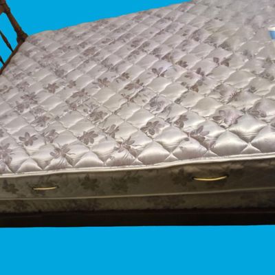Sealy Comfort Series “Impressionist” innerspring mattress with wooden spindle bed frame + foundation full size bed and frame