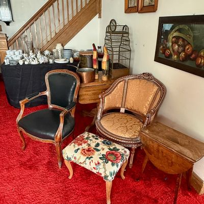 Accent Chairs 
